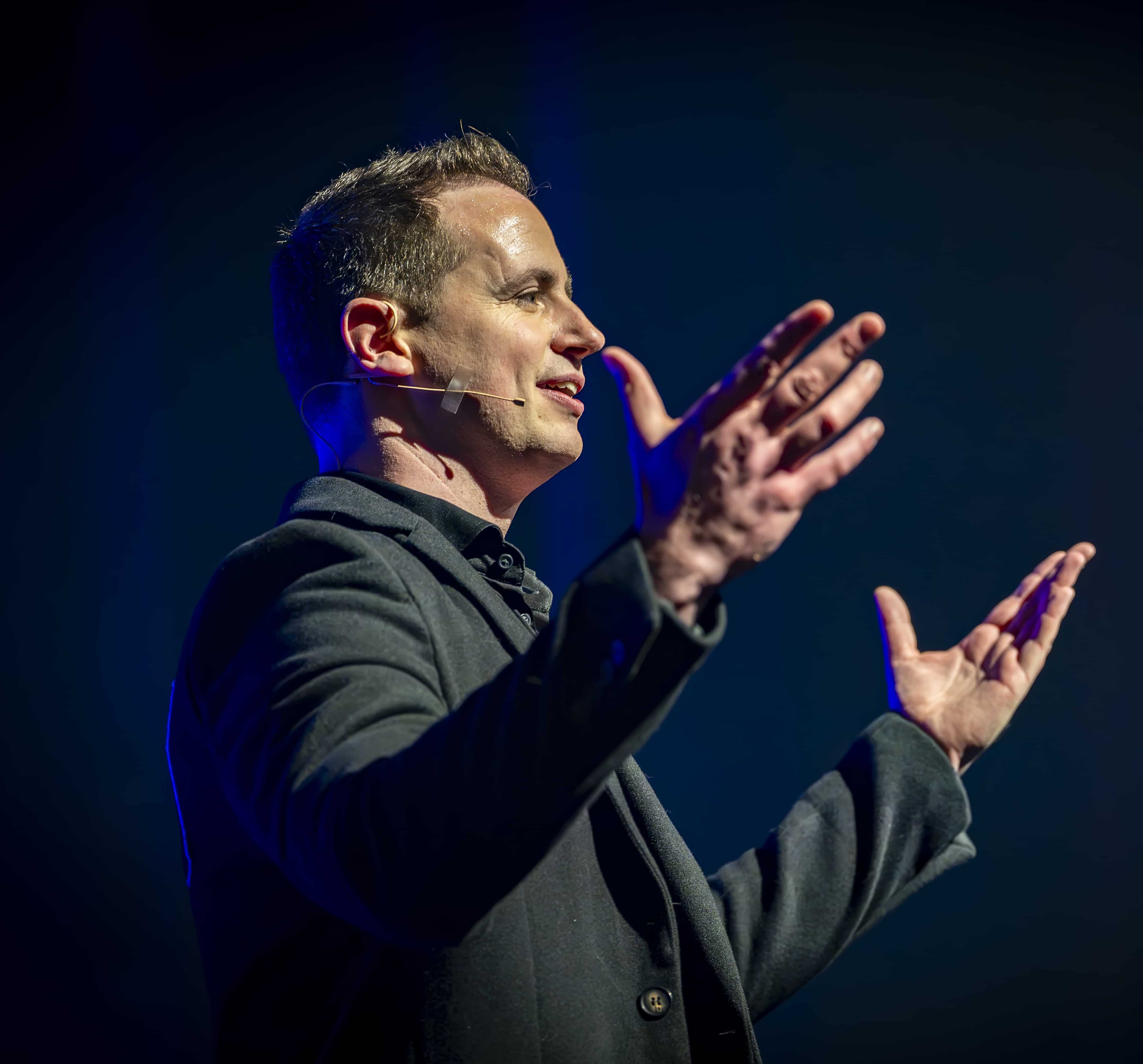 Goochelaar Robin Matrix – neem contact op voor een boeking